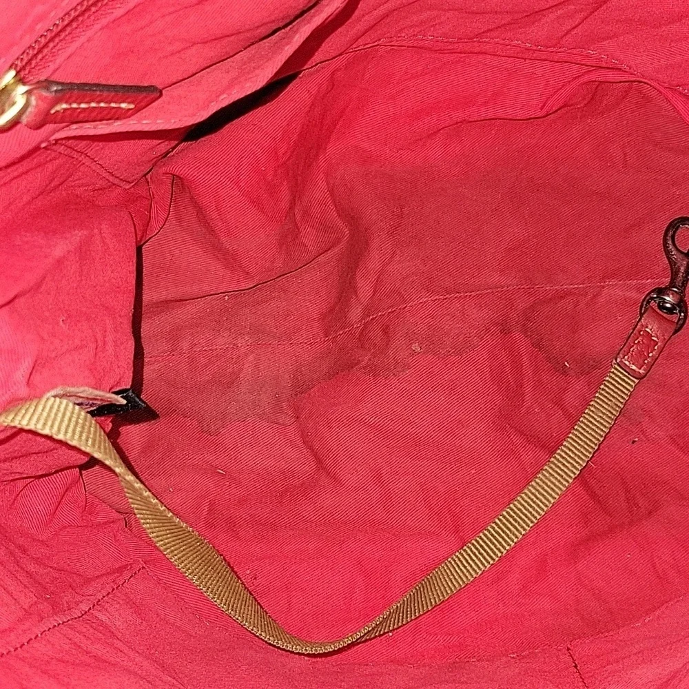 Dooney & Bourke stylish versatile